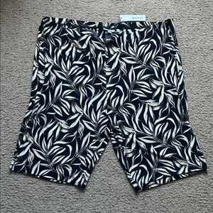 Chico's Travelers Leaf Print Bermuda Short